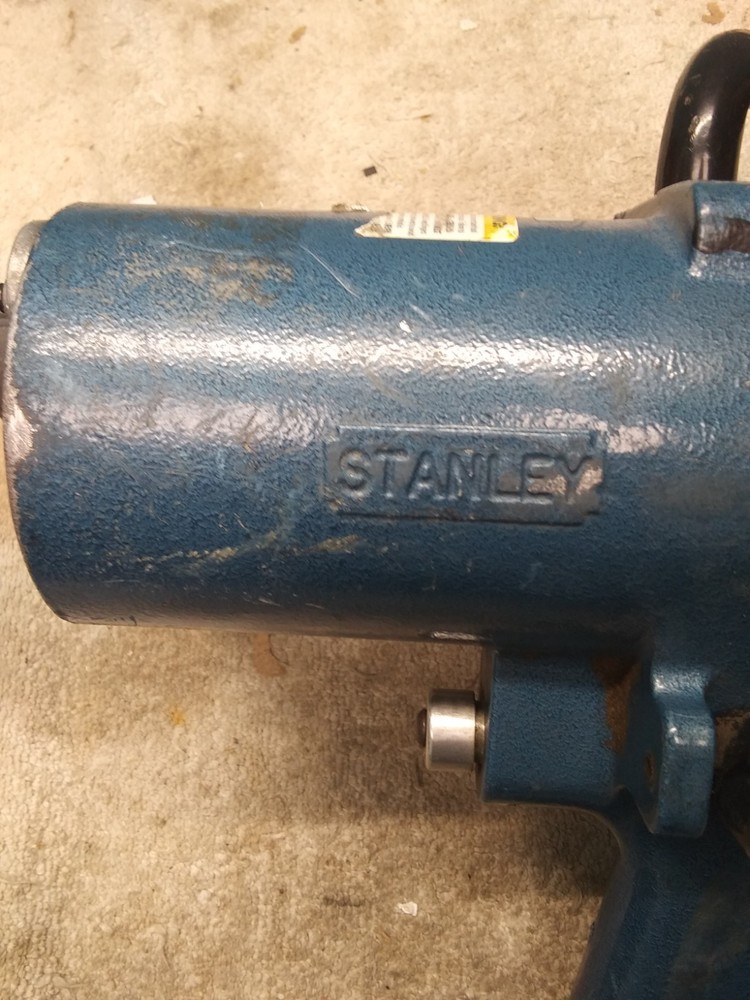 Stanley Pneumatic Hog Ringer SC50 C Ring Stapler Air Tool