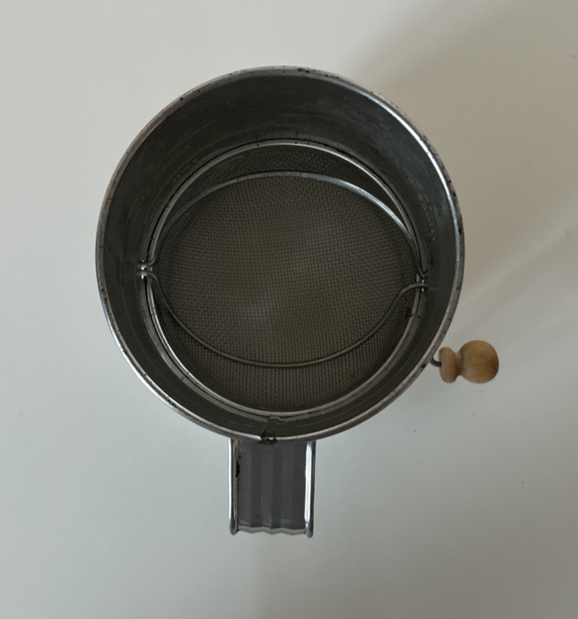 3 Cup Flour Sifter w/Wood Handle Kitchen Bakeware