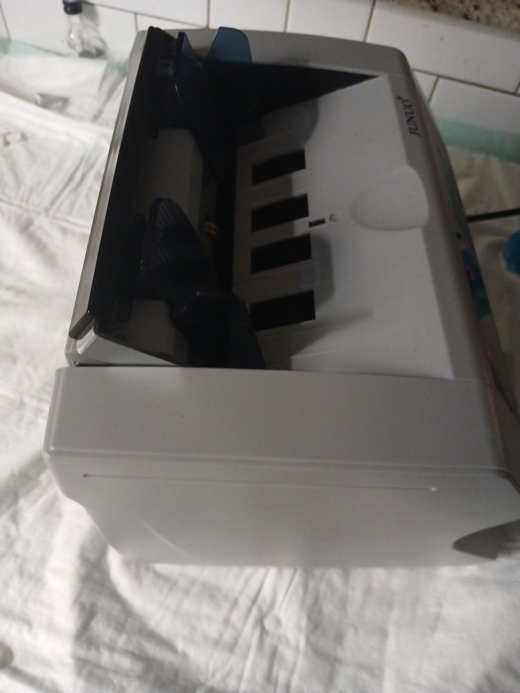 JUNUO MODEL 1504 CURRENCY COUNTER