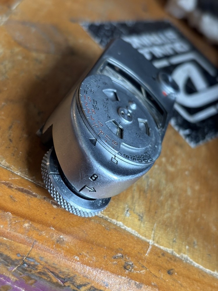 Leica MC Meter , working! Reacting to light.