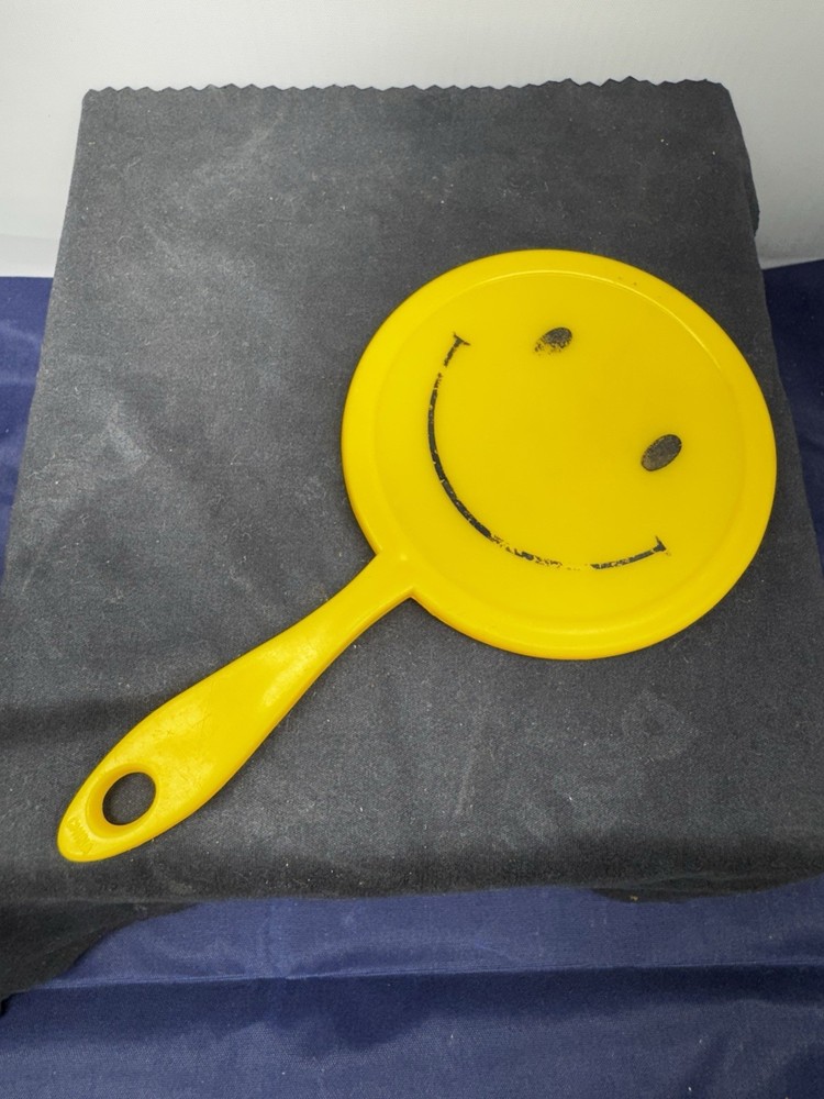 Vintage Smiley Face Yellow Handheld Mirror