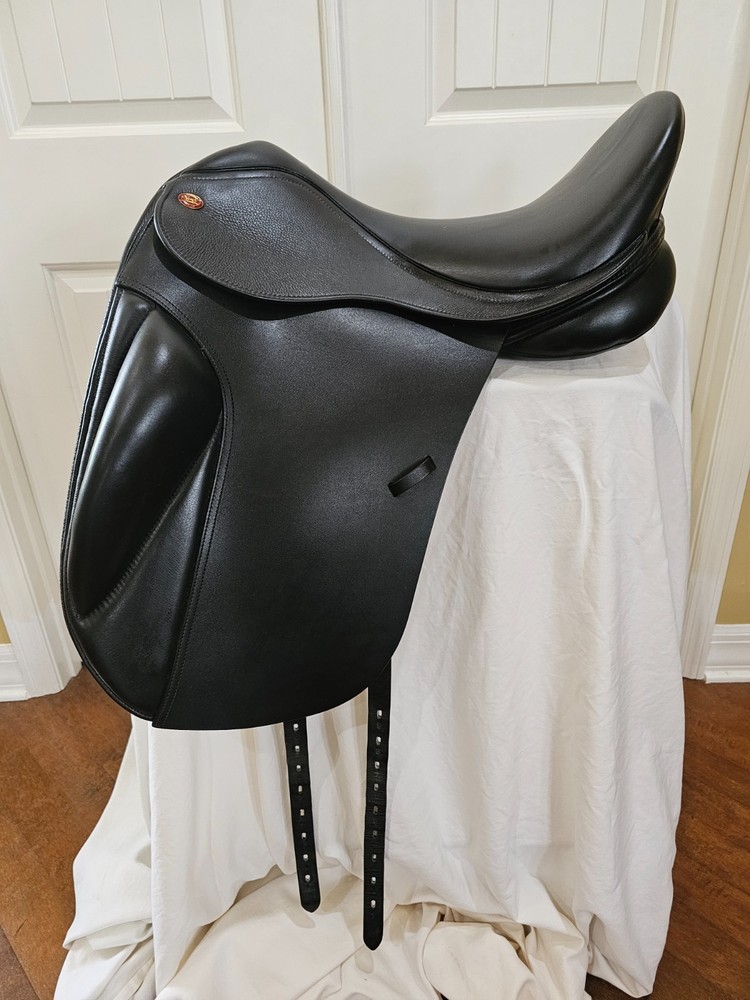 Kent & Masters Surface Block 18" Dressage Saddle EUC