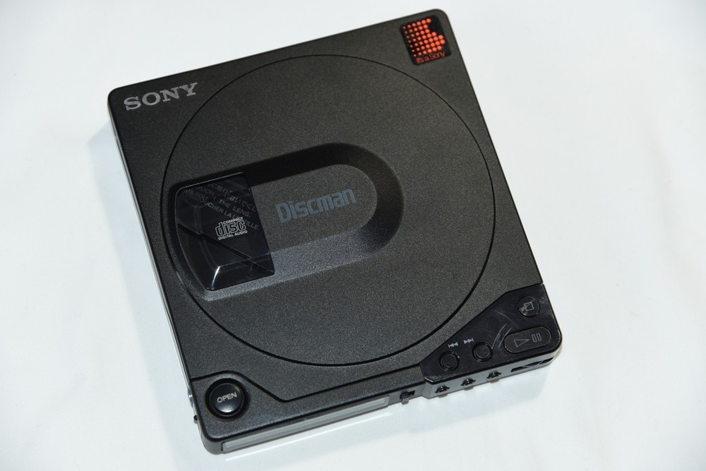 Sony D-15 Discman CD Player Working