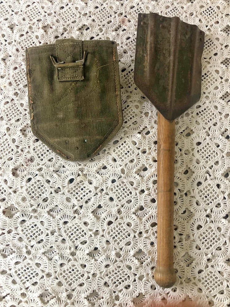 original World War 2 German folding shovel, entrenching tool,