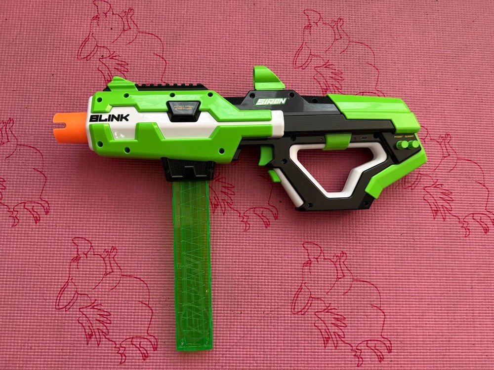 Siren Blasters Blink Motorized Blaster, Lightly Used