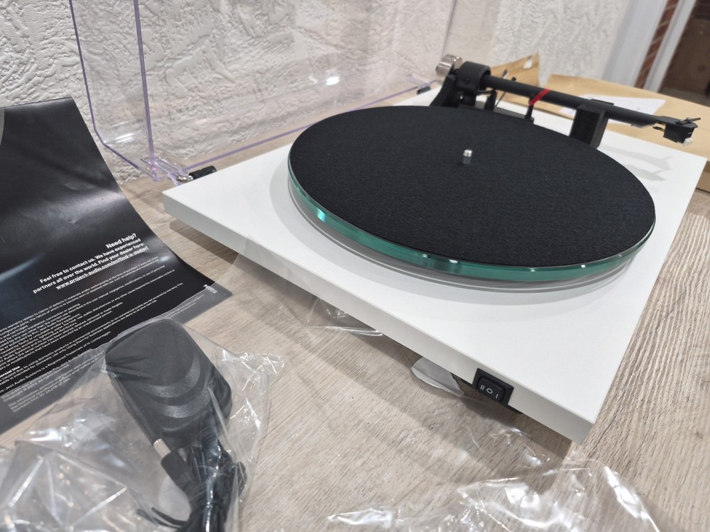 Pro-Ject - T2 Turntable - Satin White