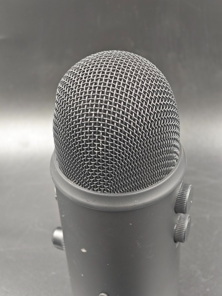 Blue Yeti USB Desktop Streaming Podcasting Microphone Black Used Working