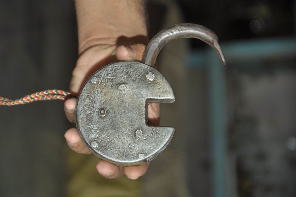 Vintage Iron Round Shape Brass Fitted Engraved Solid Handcrafted Padlock