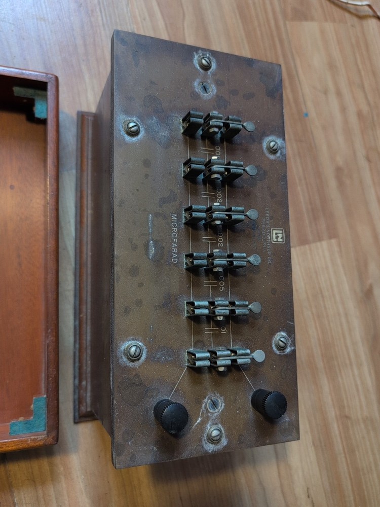 Leeds & Northrup Co. Microfarad Physics Lab Equipment Capacitor Tester