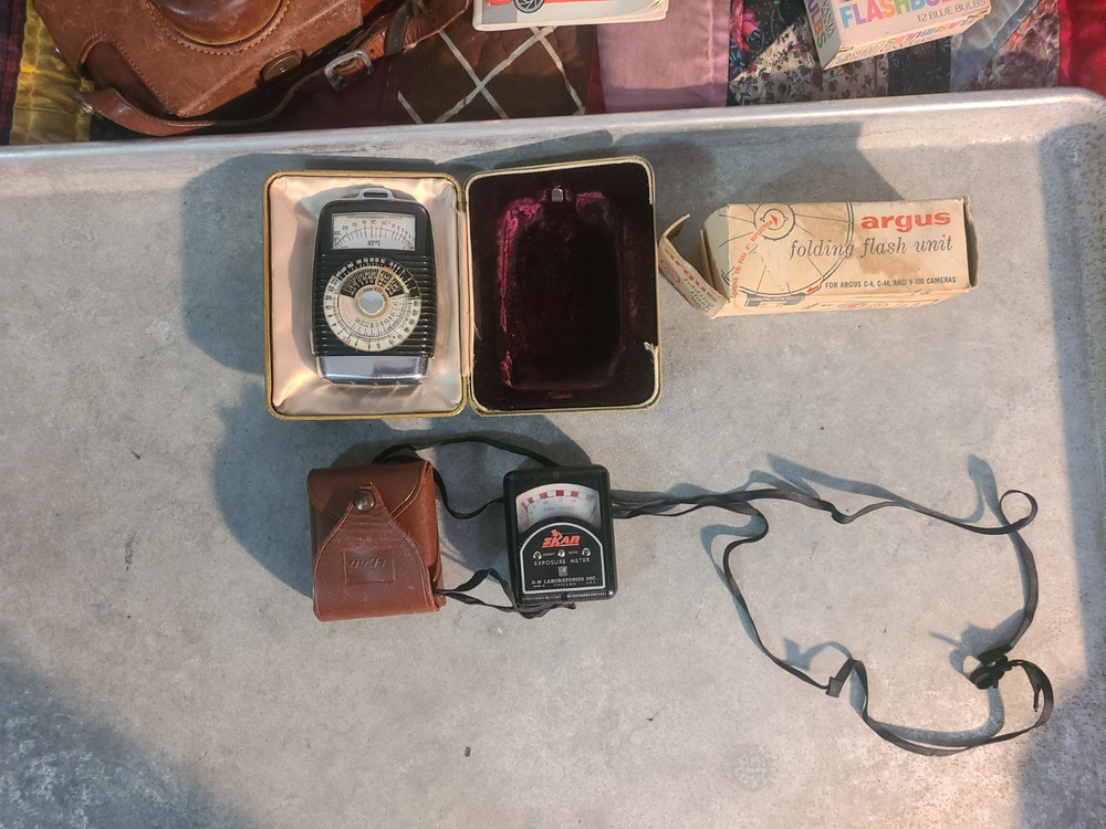 CLARUS MS-35 35MM CAMERA WITH MANY EXTRAS
