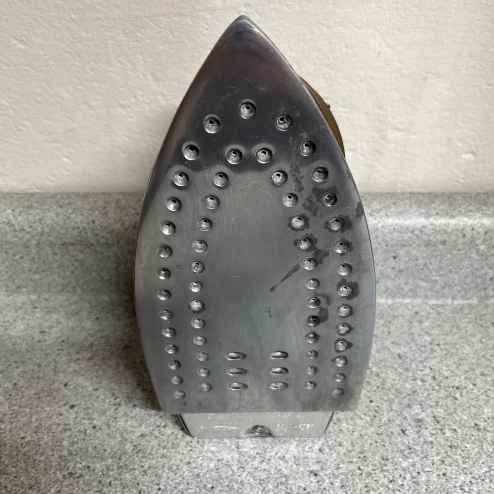 1978 Sunbeam Iron With Box TESTED