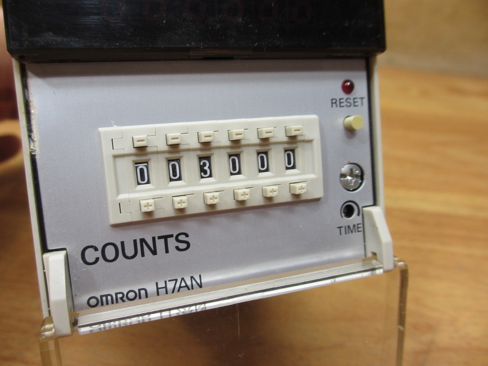 Omron H7AN-R6DM *USED POWERS UP* Panel Meter Counter