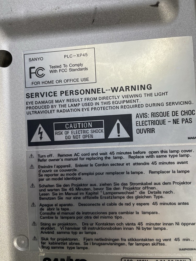 Sanyo PLC-XP45 Large Venue Presentation Projector - PRO xtraX Multiverse -TESTED