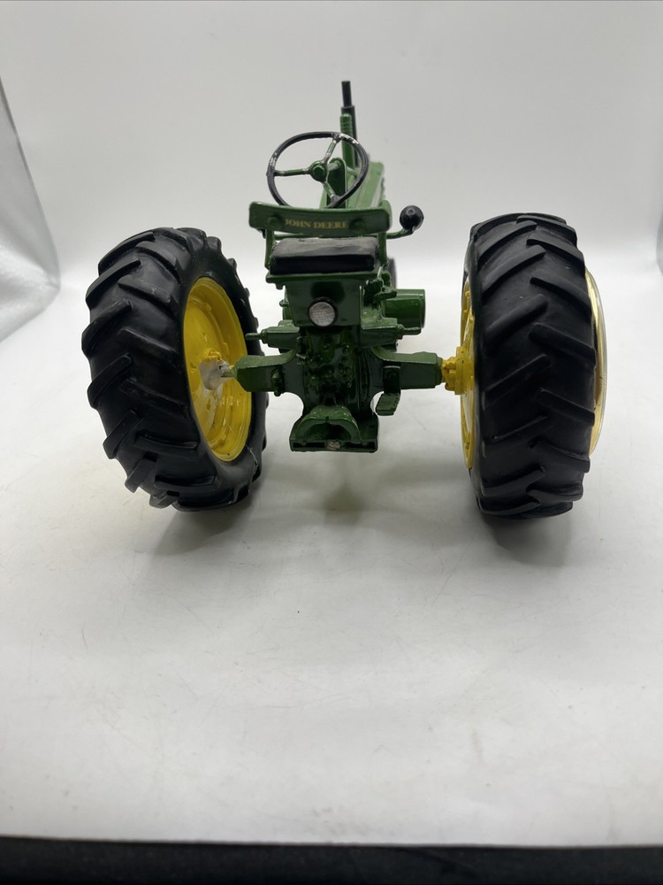 Danbury Mint John Deere 1948 Model "B" Tractor Desk Clock 8”