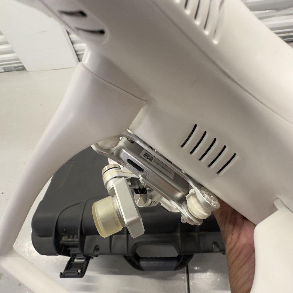 DJI PHANTOM 2 VISION + with case, 2 Used Batteries & Range Extender