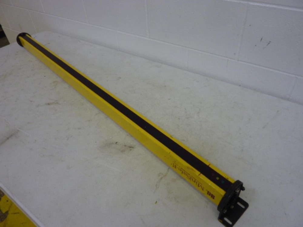 STI Light Curtain Transmitter MS4448 2FB2 Used #60063