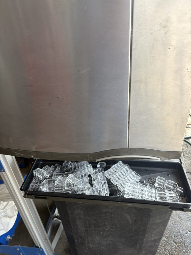 Manitowoc Ice Maker Model # SY0324A (without storage bin) 115/120v