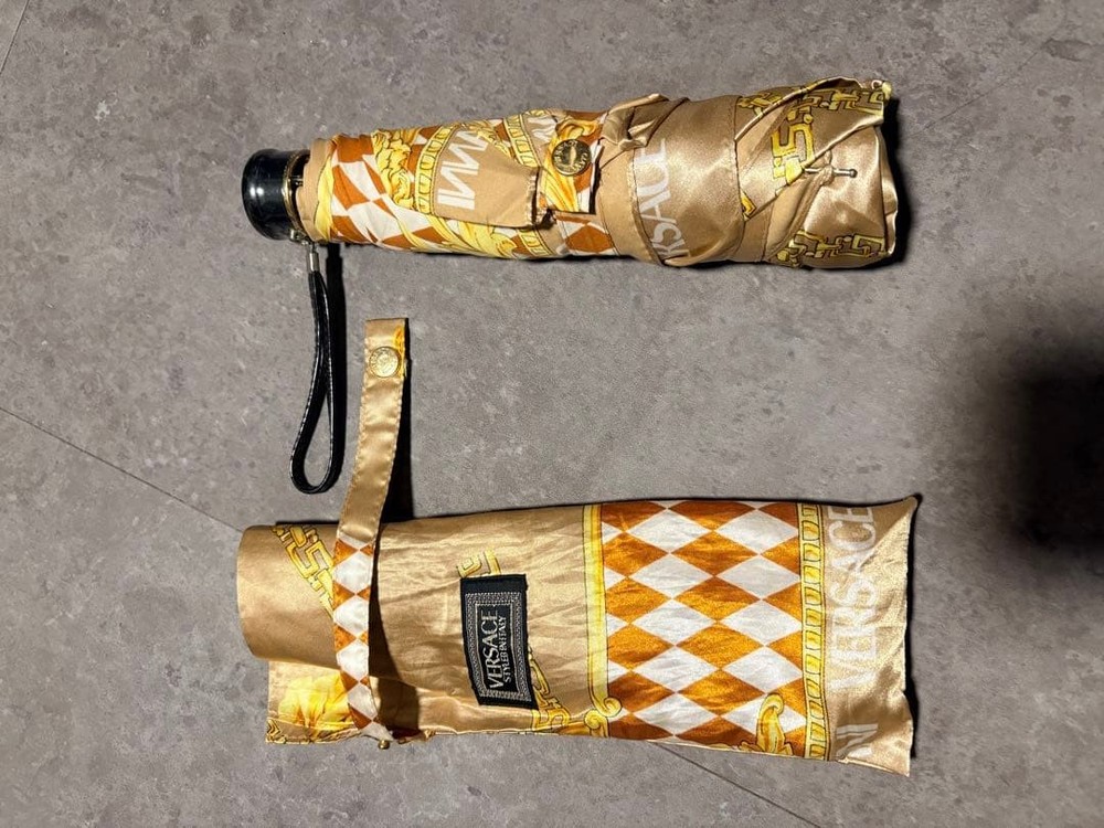 Authentic Vintage Gianni Versace beige Baroque pattern foldable umbrella Used