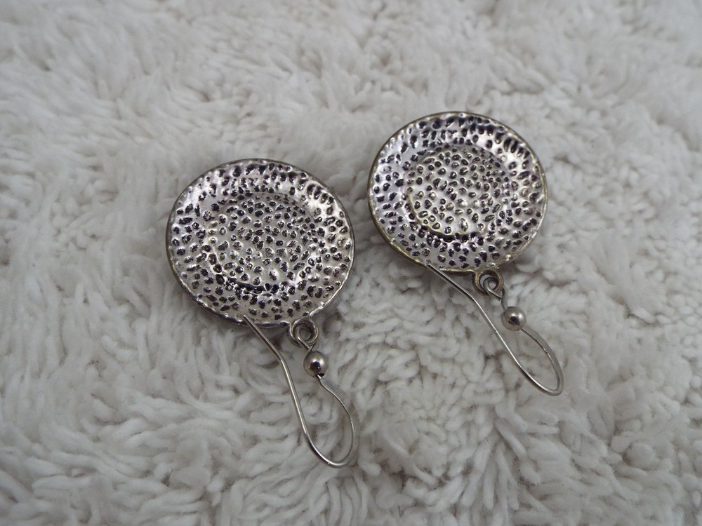 Silvertone Blue Bead Pierced Earrings (J50)