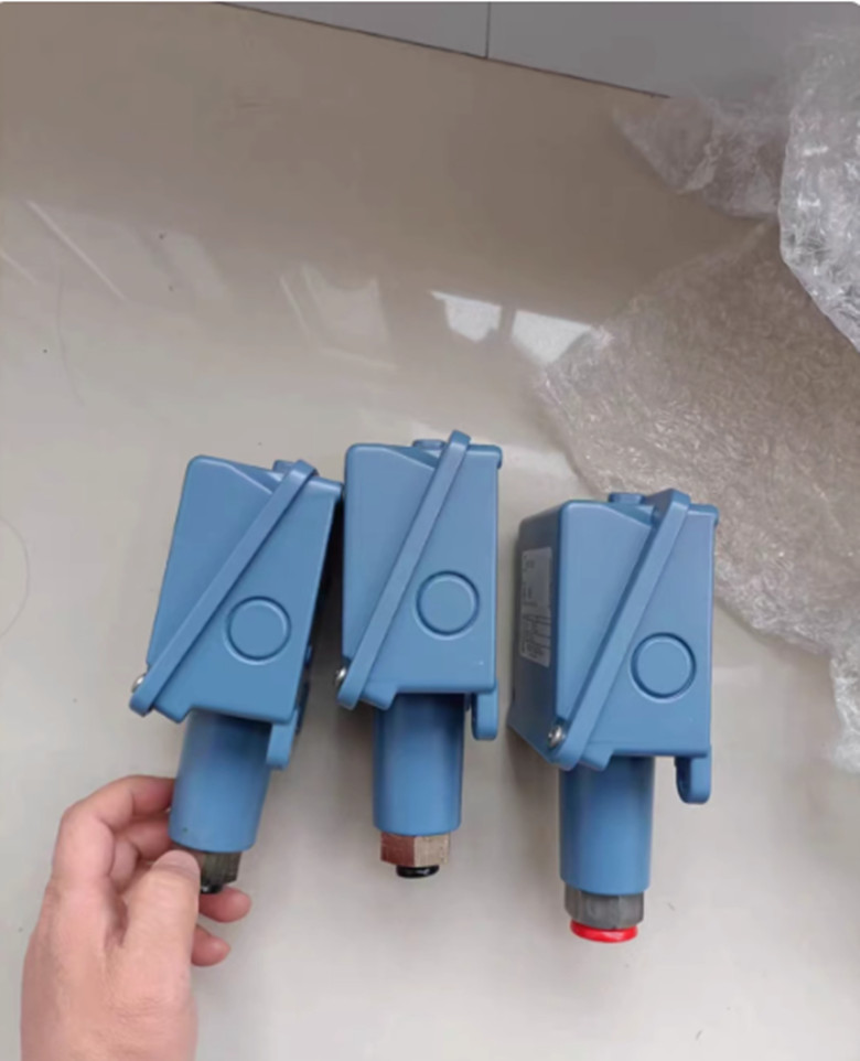 UE H100-702 pressure switch