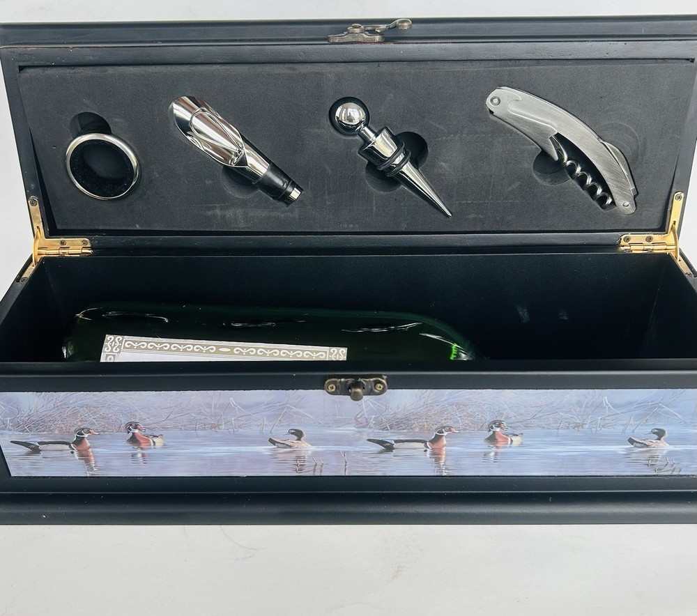 Ducks Unlimited Wine Bottle Gift Box Bar Set