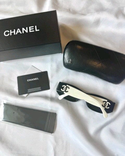 Authentic CHANEL 5525 POLARIZED BLACK & WHITE RECTANGLE SUNGLASSES