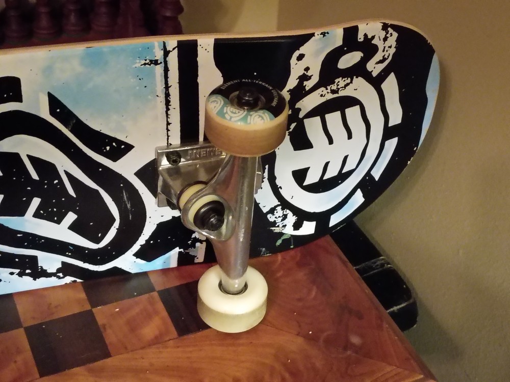 Element Complete Skateboard 31"x8"- Deck Trucks Wheels- Assembled- Barely Used