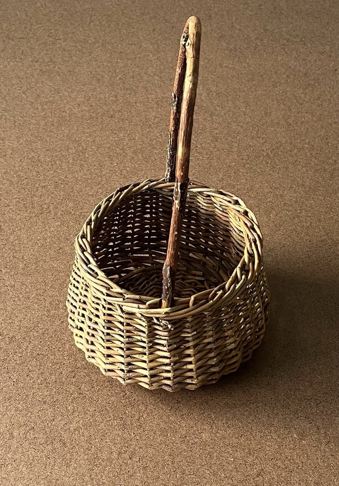 Hand-Woven Grapevine Twig Basket 7.5IN Diameter