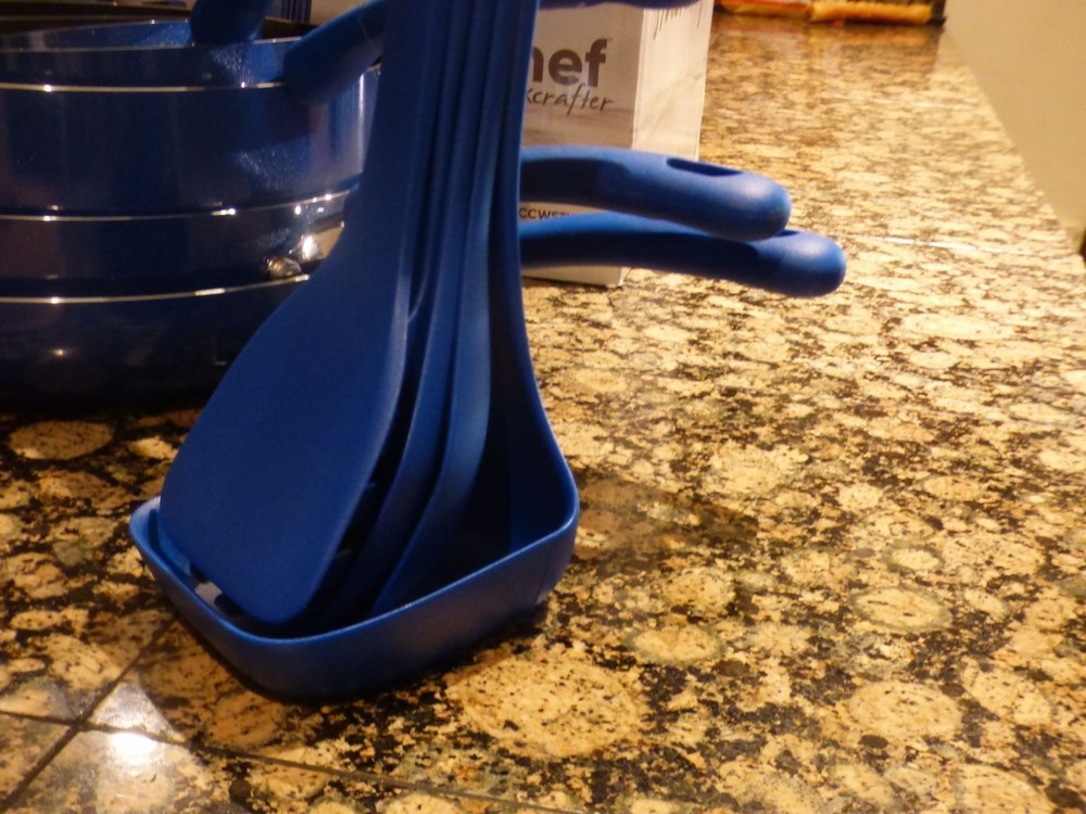 NutriChef Kitchenware 17-pc Non-Stick Space Saving Cookware Set, Blue