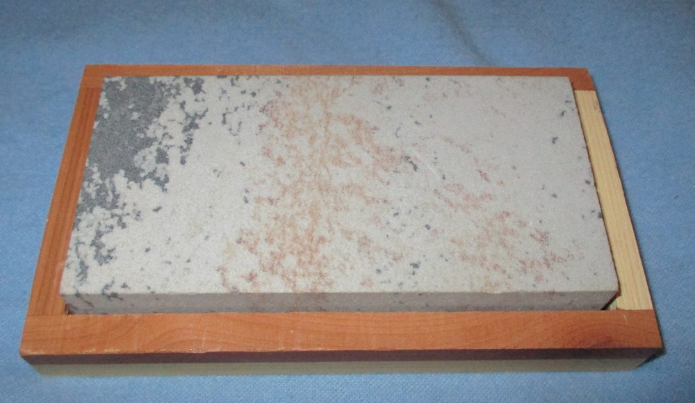 SMITH'S MEDIUM - NATURAL ARKANSAS STONE IN CEDAR BOX