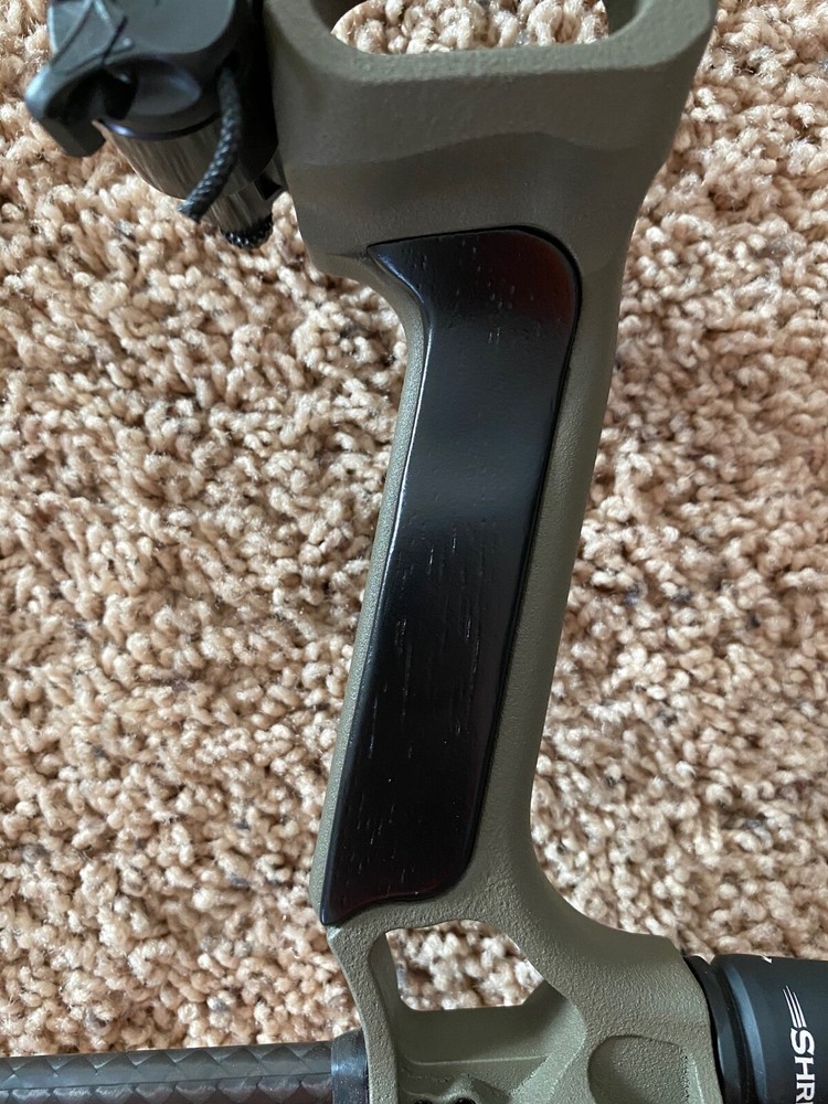 CUSTOM Side Plates for Mathews Bows 2019 - 2023 (RH; Black)