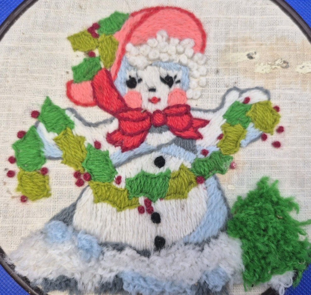 Charming Vintage Mrs Snowman Needlepoint 7.5" Diameter