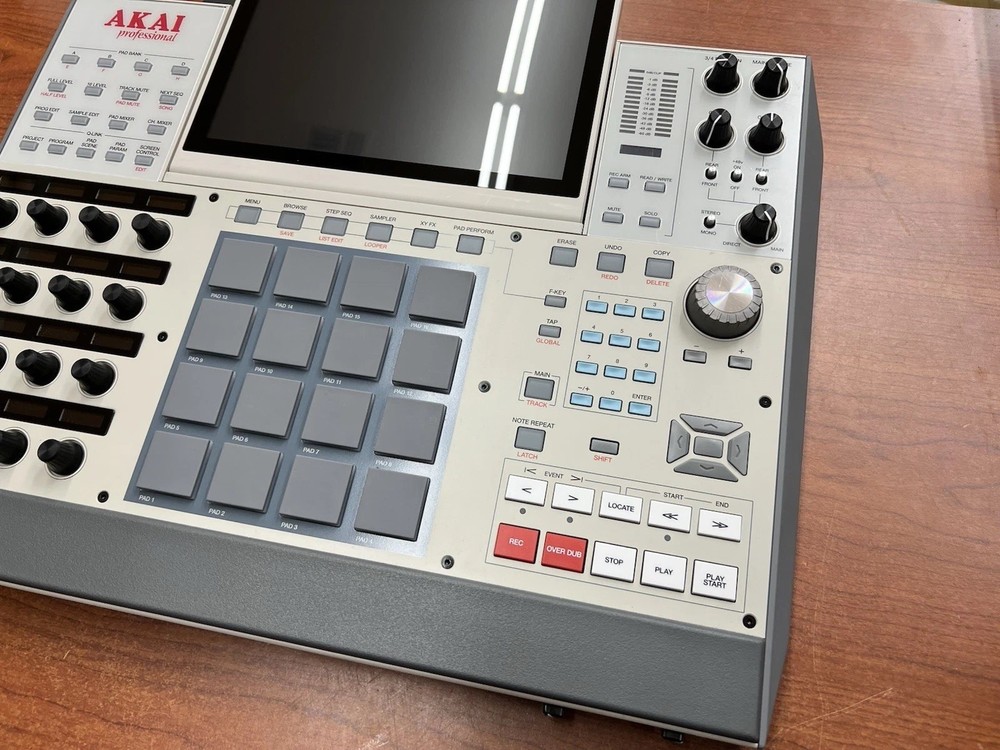 Akai Professional MPC X SE Standalone Sampler & Sequencer - MINT CONDITION