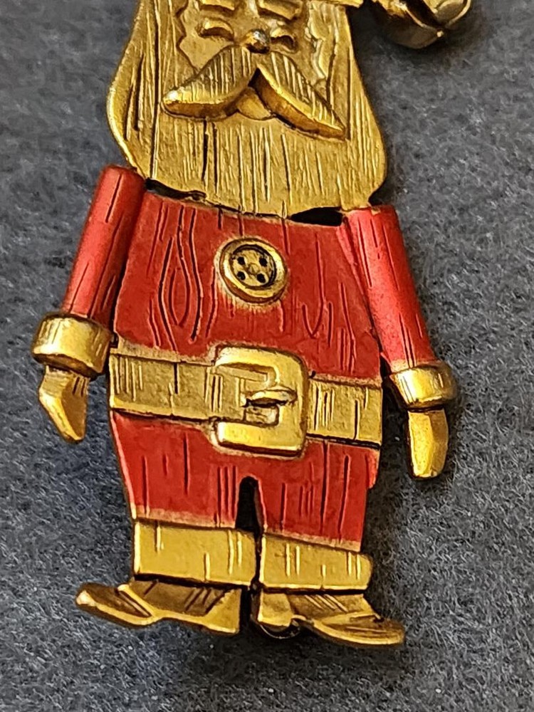 DANECRAFT SANTA WITH BELL PIN