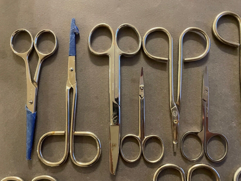 LOT 31 VARIOUS SIZE CRAFT SEWING SCISSORS & CLAMP TWEEZER FORECEPS