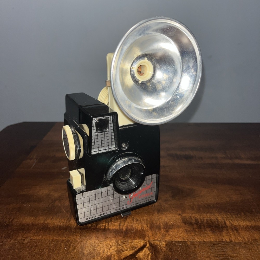 Vintage Imperial Debonair Camera Model 810, With Flash Unit - Untested
