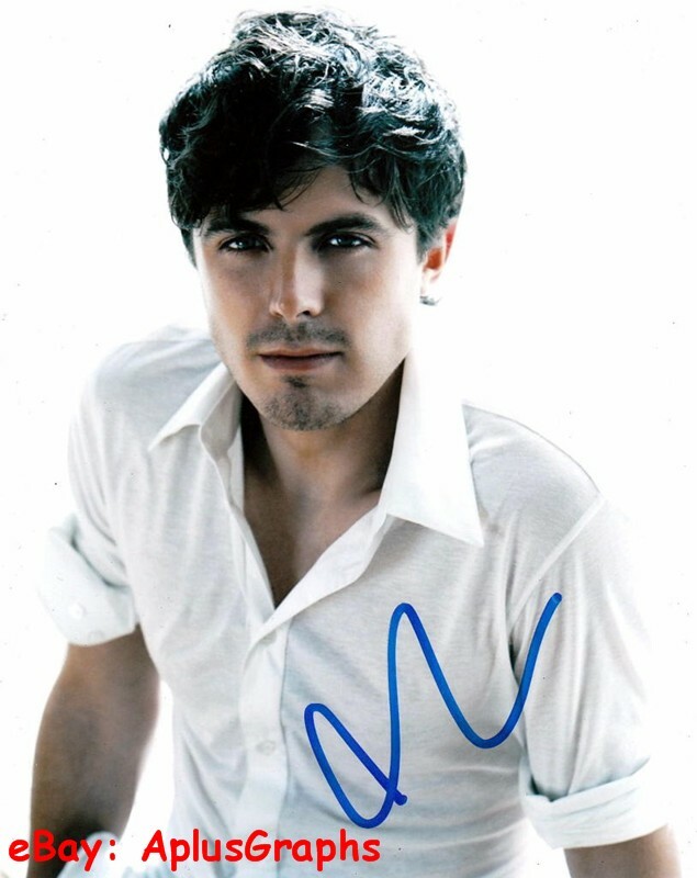 CASEY AFFLECK.. Academy Award Winning Actor - SIGNED
