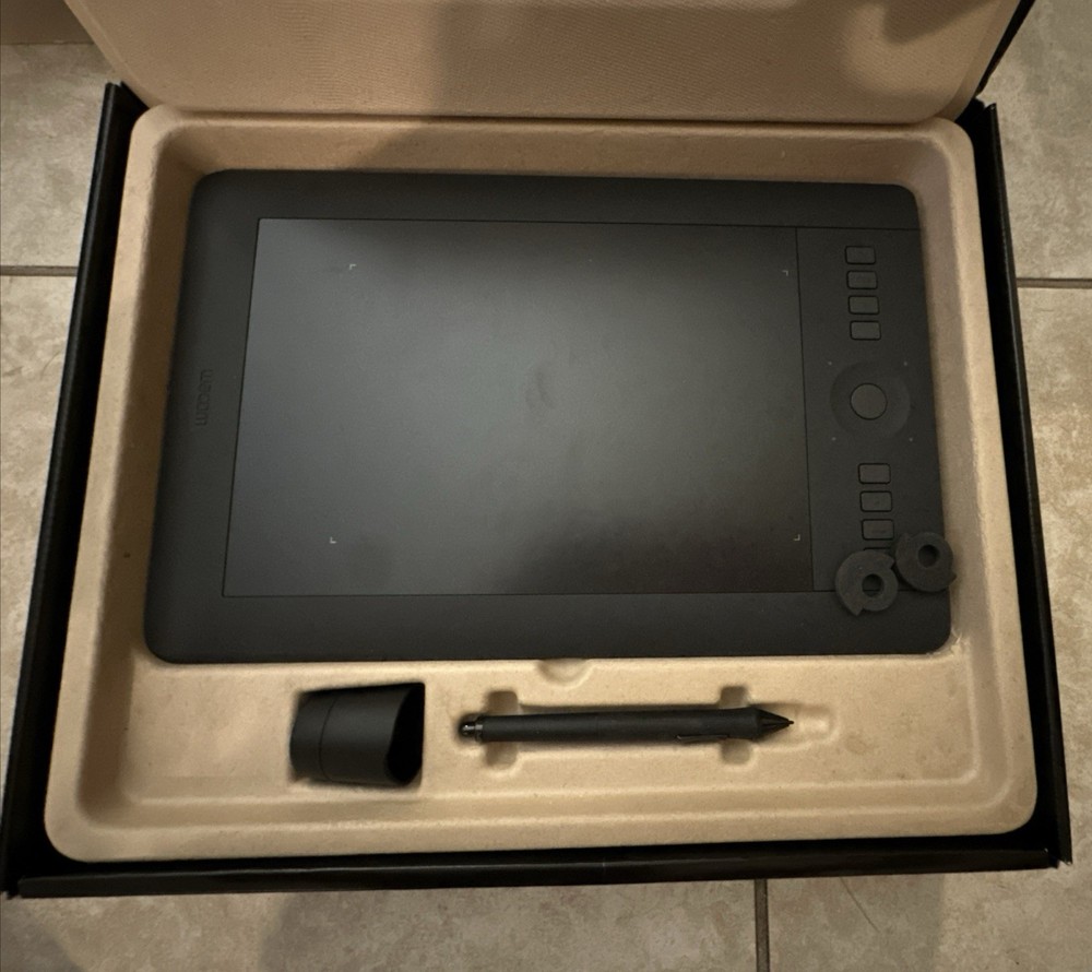 Wacom Intuos Pro Medium Digital Graphic Drawing Tablet - Black