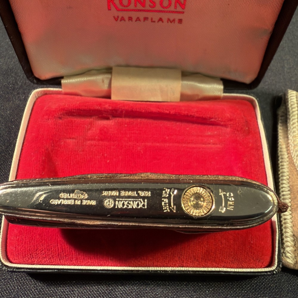 Ronson Varaflame Gold plated Lighter, box and pouch - (2000)