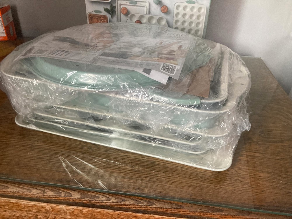 Country Kitchen 22 piece Nonstick Bakeware Set Sage & Cream Heavy Duty Stackable