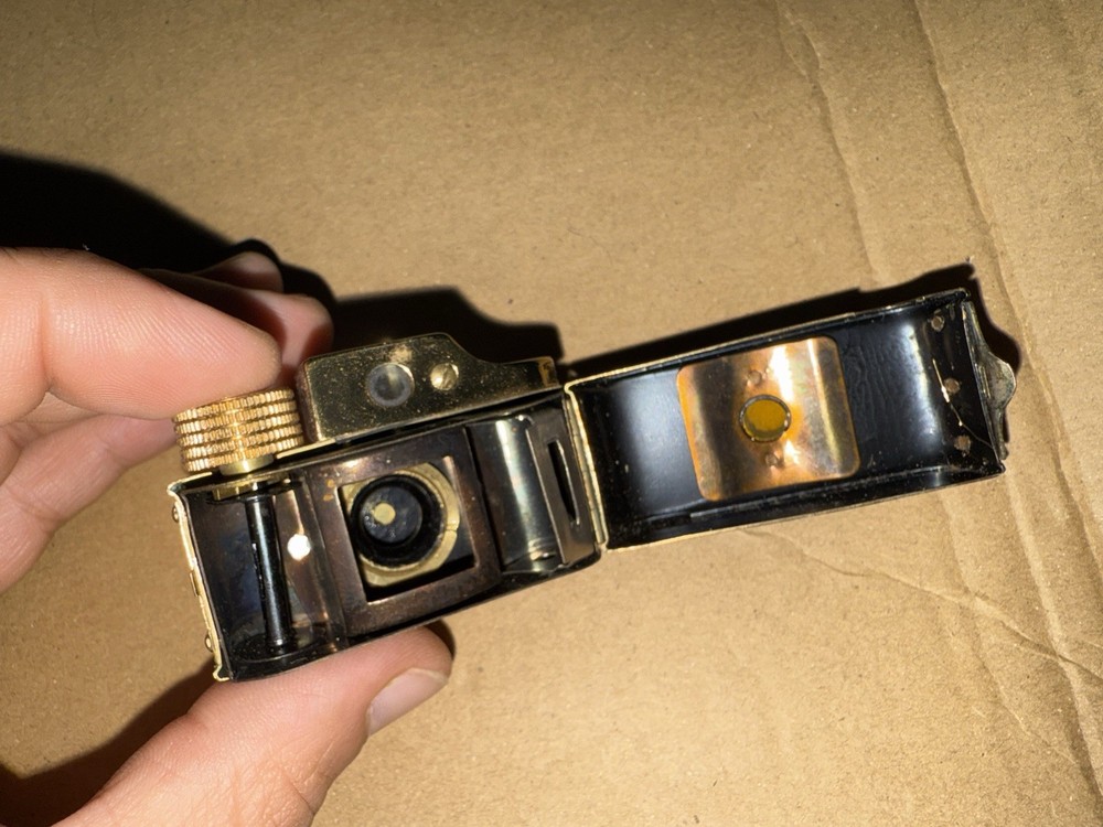 Vintage CMC Mini Camera!! Gold and Black RARE!!! Tan Case