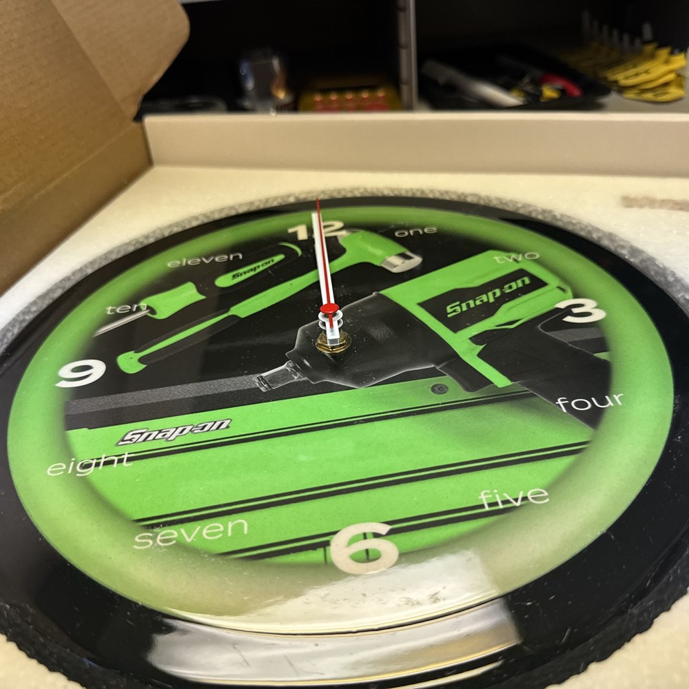 Snap-On Tools 11" Round Wall Clock Battery Operated New