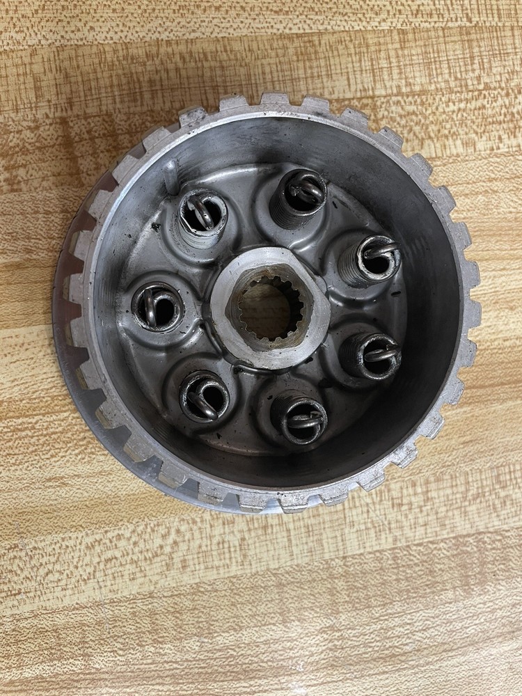 1982 Suzuki PE 175 Clutch hub boss inner basket PE175 82