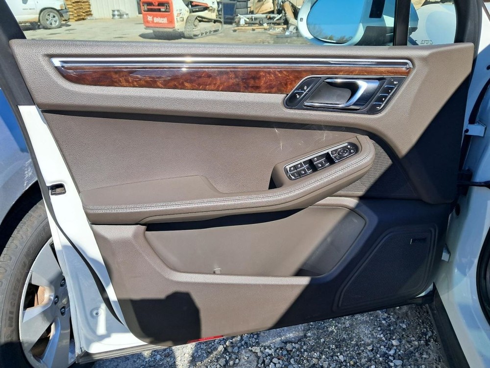 MACAN 2015 Glove Box 4853152