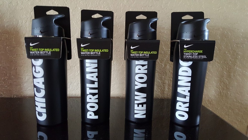 NIKE 24OZ SS HYPERCHARGE TWIST WATER BOTTLE