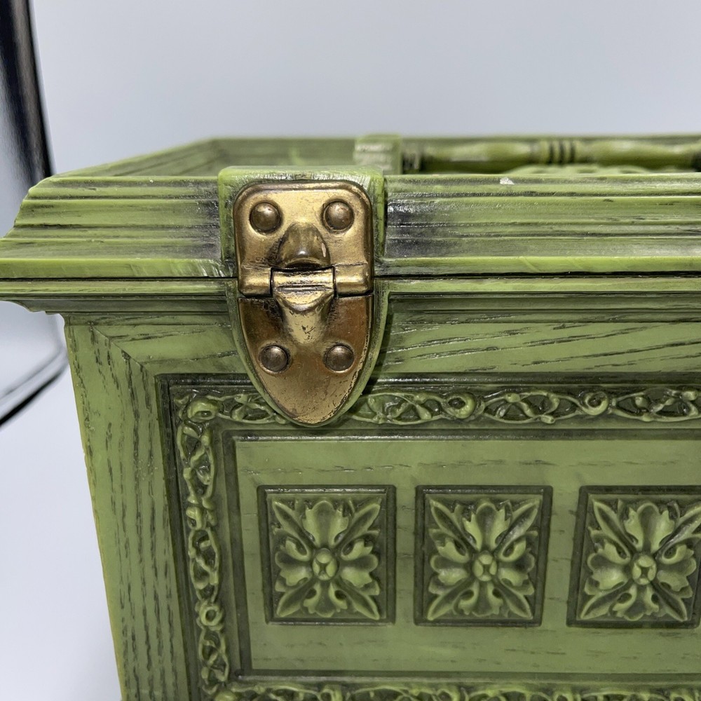 VINTAGE MAX KLEIN GREEN ORNATE PLASTIC SEWING KEEPSAKE BOX