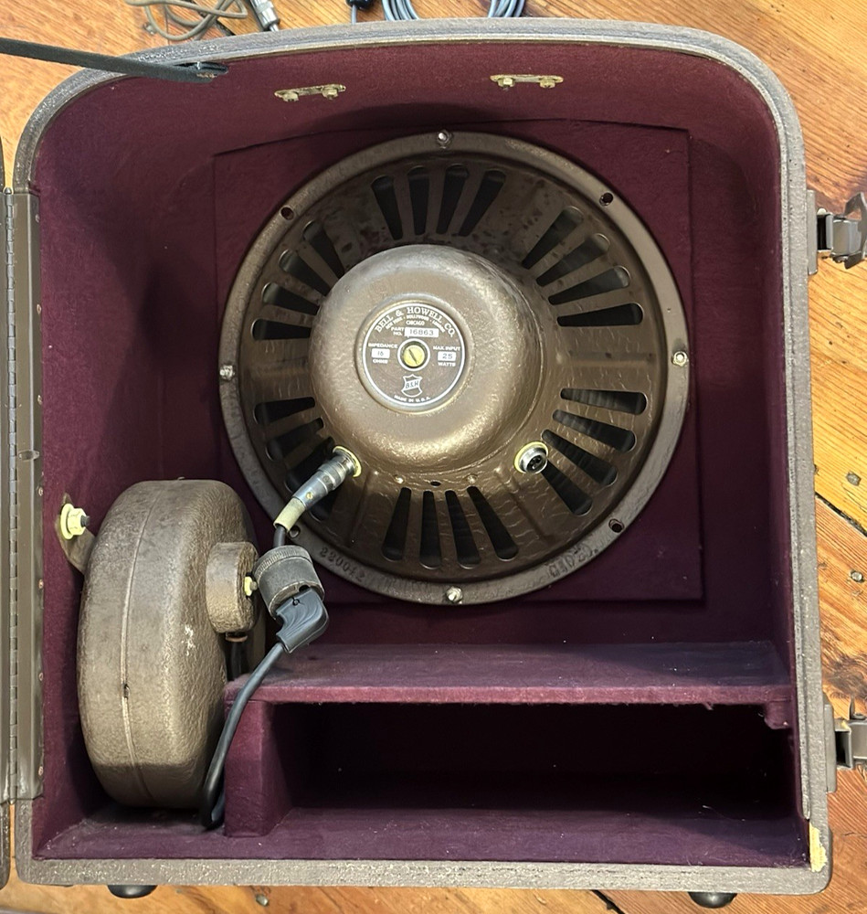 BELLE & HOWELL SPEAKER....CA.1940