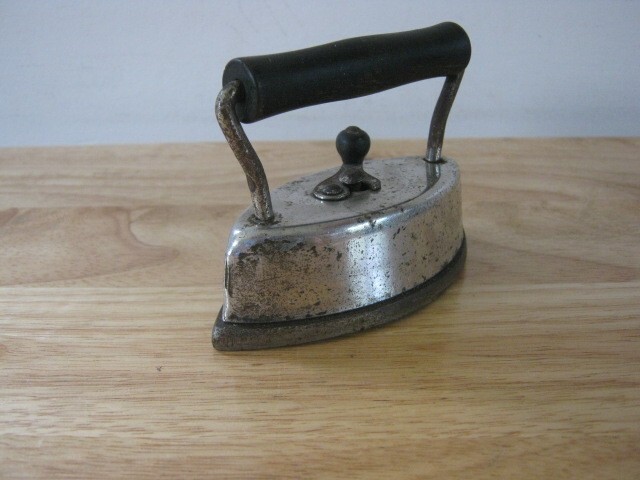 Vintage Dover No. 912 Small Sad Iron