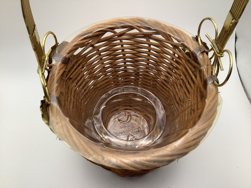 Wicker Flower Planter Vase Metal Handle And Leafs MISSING 1 Leaf