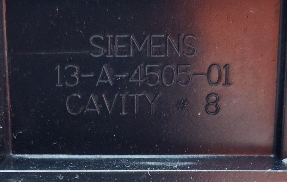 😎 SIEMENS 13-A4505-01 TOP BARRIER FOR BQD PANELBOARD